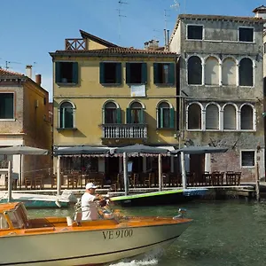 Apartamento Casa Virginia Direct At The Canal Cannaregio With Own Roof Terrace, Venecia